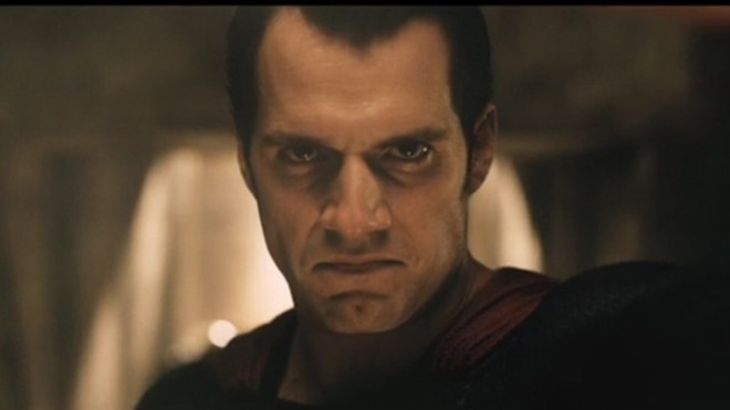 Người Dơi lộ mặt trước Siêu Nhân trong teaser 'Batman v Superman' Ảnh 2