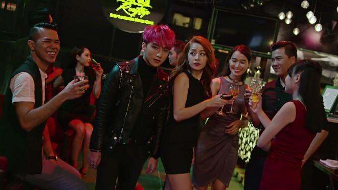 Sơn Tùng tung MV 'Buông đôi tay nhau ra' siêu đẹp nhưng… khó hiểu Ảnh 2