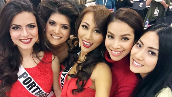 Vừa đến Mỹ, Phạm Hương đã dẫn đầu bình chọn thí sinh được yêu thích nhất Ảnh 2