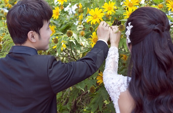 Kim Cương làm cô dâu sexy dù mang bầu 4 tháng Ảnh 7