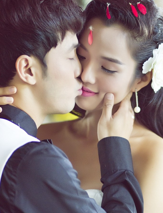 Kim Cương làm cô dâu sexy dù mang bầu 4 tháng Ảnh 18