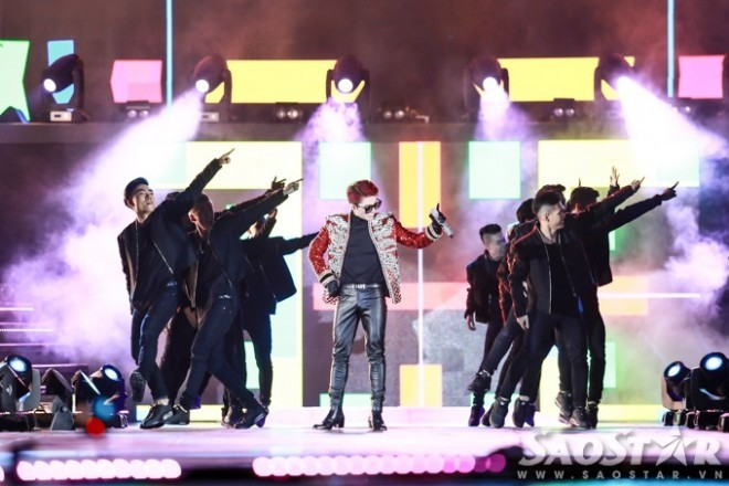 Bóc mác bộ cánh Sơn Tùng chọn mở màn liveshow hoành tráng Ảnh 2