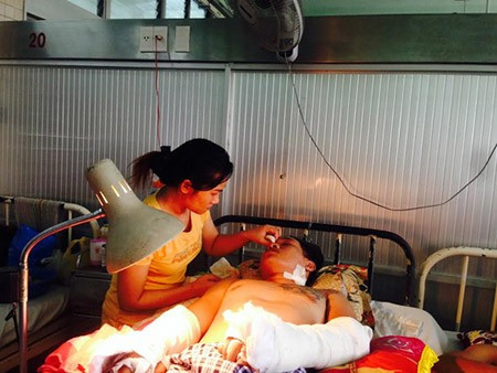 Nhân viên tiệm game bắn cá chặt rớt bàn tay khách Ảnh 2