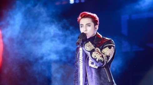 Choáng ngợp trước loạt đồ hiệu Sơn Tùng diện trong liveshow khủng Ảnh 2