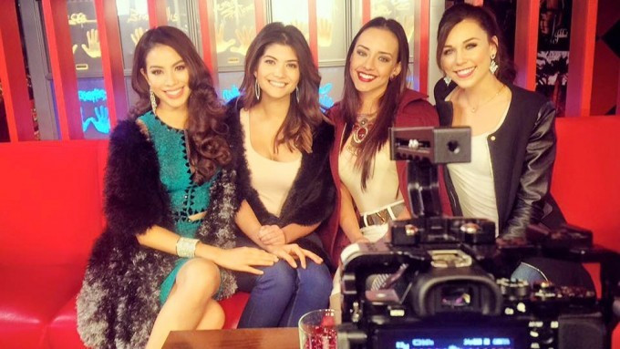 Phạm Hương khoe giọng ngọt ngào khi hát 'Hello Vietnam' Ảnh 2