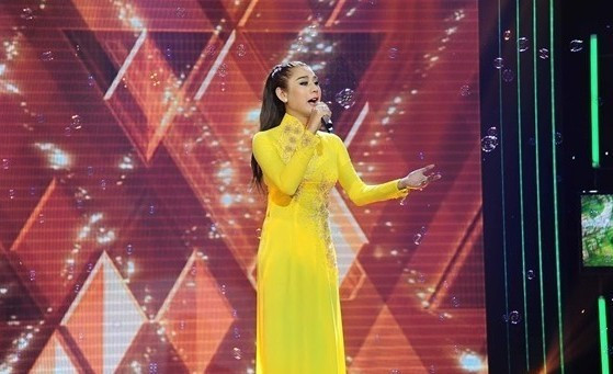 Lâm Chi Khanh khoe giọng ngọt ngào khi hát dân ca Ảnh 2