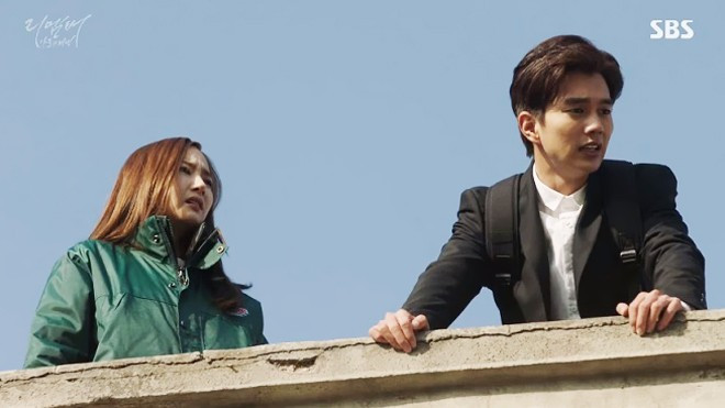 Yoo Seung Ho kéo Park Min Young đi… nhảy lầu Ảnh 2