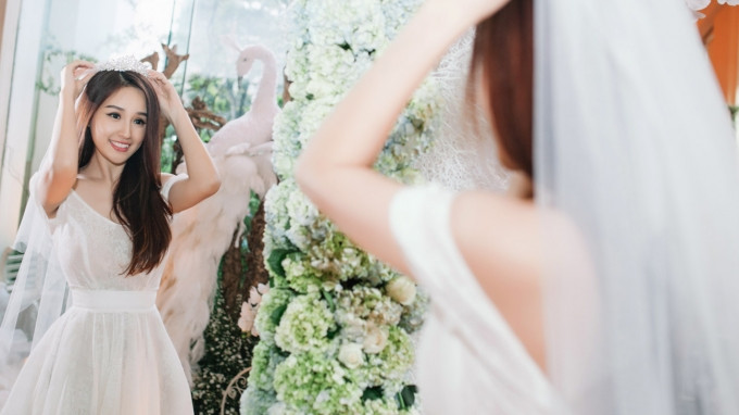 Mai Phương Thuý khoe vóc dáng yêu kiều như công chúa Ảnh 2