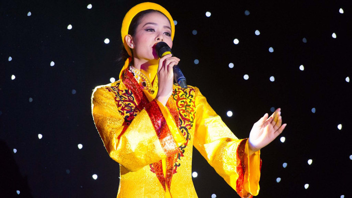 Xúc động clip Phạm Hương hát ca khúc 'báu vật quốc gia' trên sân khấu Miss Universe Ảnh 2