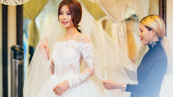 Vắng ông xã doanh nhân, Á hậu Diễm Trang lẻ loi đi thử váy cưới Ảnh 2