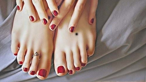 Vị trí nốt ruồi ở chân tiết lộ gì về bạn? Ảnh 2
