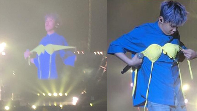 Mỹ nam Kpop thích thú khi fan tung nội y lên sân khấu Ảnh 2