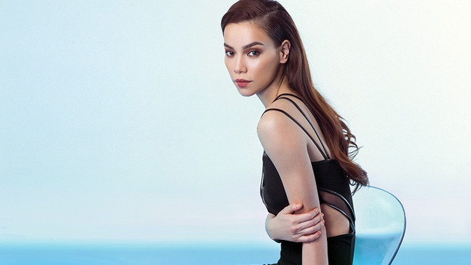 Nhìn lại những mái tóc đẹp ngất ngây của Hà Hồ trong năm 2015 Ảnh 2