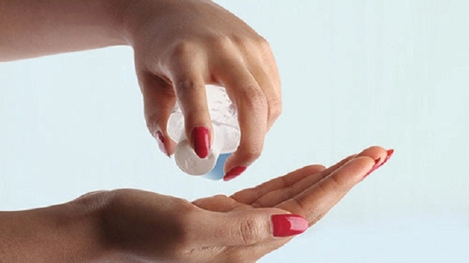 Da khô nẻ, rối loạn nội tiết do lạm dụng nước rửa tay? Ảnh 2