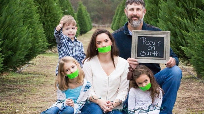 Bức ảnh gia đình 'trọng nam khinh nữ' gây tranh cãi trên MXH Ảnh 2