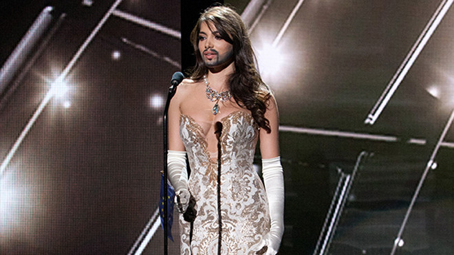 Hoa hậu Áo gây tranh cãi khi gắn râu tại Hoa hậu Hoàn vũ Ảnh 2