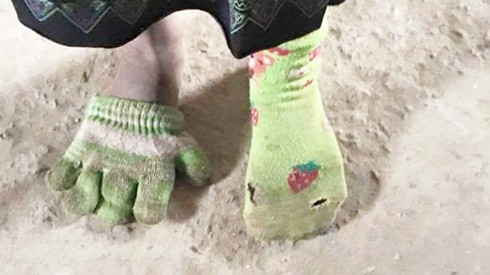 Bức ảnh này sẽ khiến bạn tin rằng hạnh phúc đôi khi chỉ là có một đôi tất lành lặn Ảnh 2