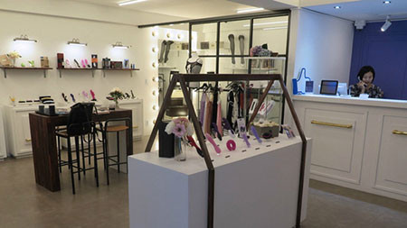 Cận cảnh cửa hàng đồ chơi người lớn đầu tiên cho quý bà Hàn Quốc Ảnh 2