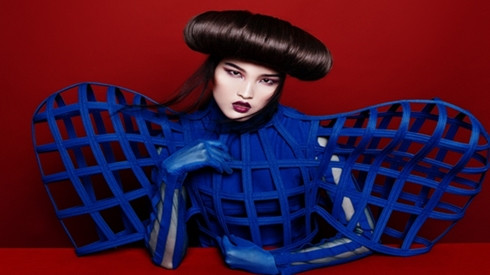 Chà Mi hóa 'yêu nữ' ngày trở về từ sàn diễn Milan Ảnh 2