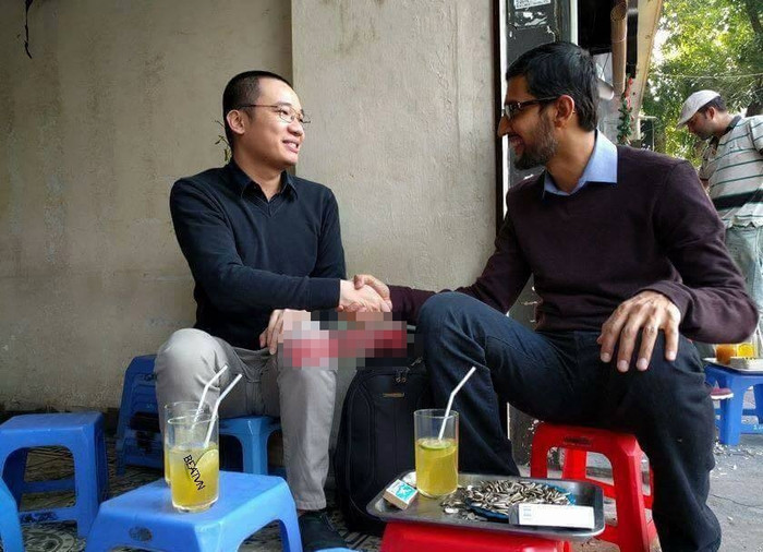 CEO Google 'trà chanh chém gió' cùng cha đẻ Flappy Bird tại vỉa hè Hà Nội Ảnh 2