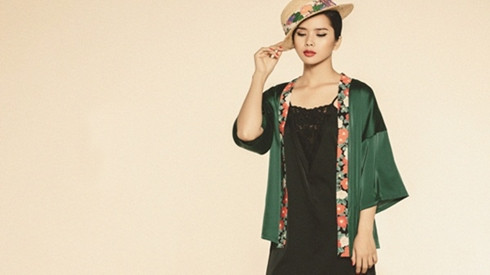 Noel diện váy xanh ngọc lục bảo đẹp kinh điển như minh tinh Ảnh 2