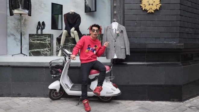 Lên đồ dạo phố mùa Giáng sinh cùng stylist Travis Nguyễn Ảnh 2