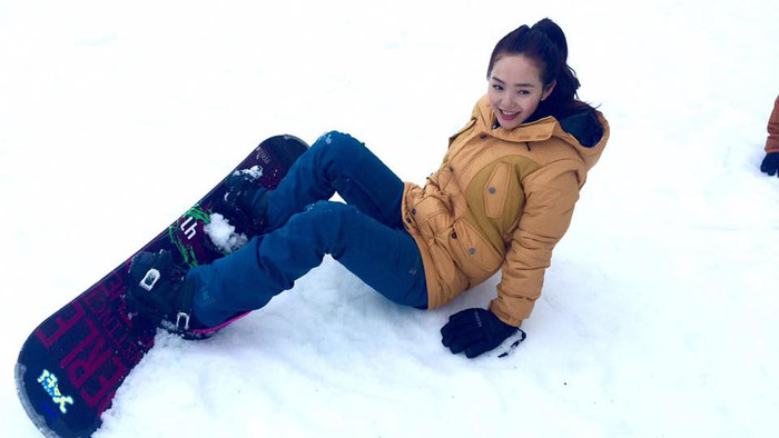 Minh Hằng ngã nhào khi trượt tuyết tại Nhật Bản Ảnh 2
