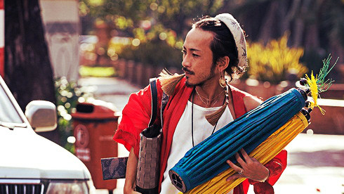 'Chàng trai mặc yếm' không ngại chơi ngông để thể hiện cá tính Ảnh 2