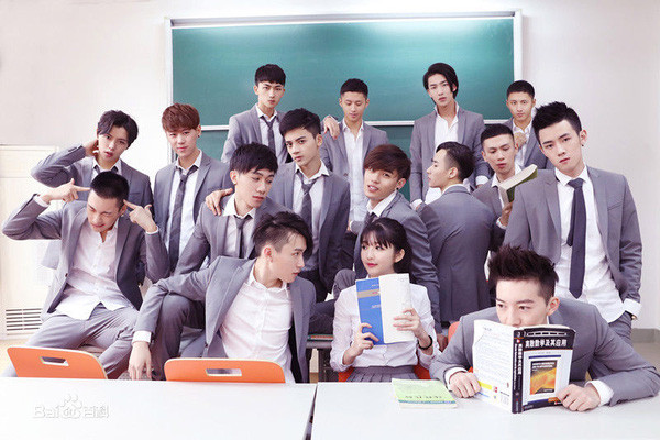 Phát hờn với bộ ảnh kỷ yếu toàn trai đẹp của 'lớp người ta' Ảnh 2