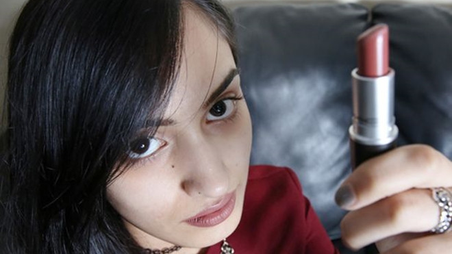 Bị đuổi khỏi xe bus và phạt hơn 1 triệu đồng vì trang điểm 'quá đà' Ảnh 2