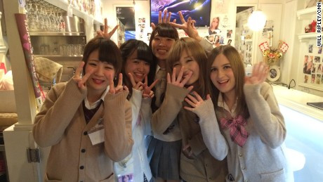 Góc tối phía sau những 'quán cà phê nữ sinh' tại Nhật Bản Ảnh 2