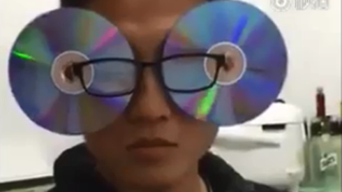 Giới trẻ đua nhau hóa 'siêu nhân điện quang' với kính và đĩa CD Ảnh 2