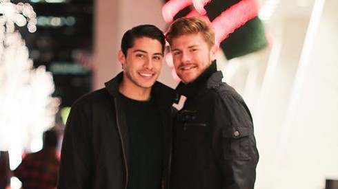 Chuyện tình 'định mệnh' của cặp đôi đồng tính hút 500.000 like Ảnh 2