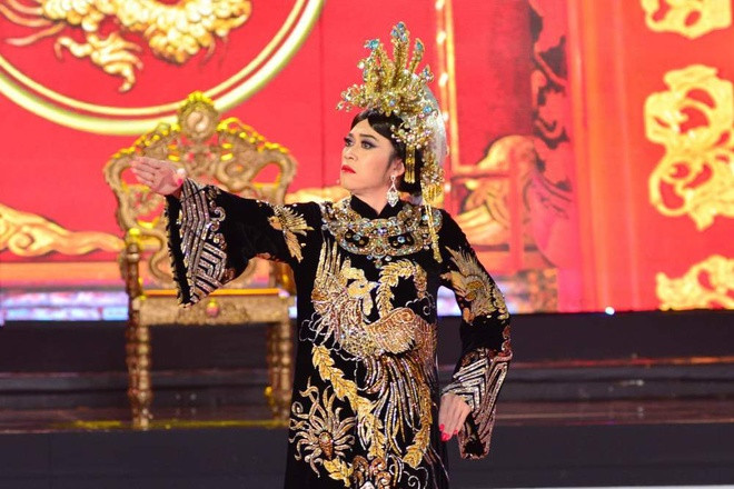 Hoài Linh cho biết, anh đã nung nấu ý định vào vai Thái hậu Dương Vân Nga từ lâu để thể hiện tình yêu và sự tâm đắc của anh dành cho vở diễn nói riêng và bộ môn cải lương nói chung.