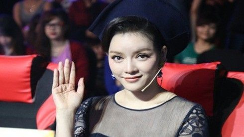 Lý Nhã Kỳ 'quyến rũ chết người' khi ngồi ghế nóng Ảnh 2