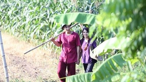 Giải Vàng Siêu mẫu Tuấn Anh hóa trai làng, phải lòng thôn nữ Ảnh 2