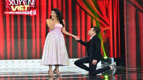 Clip: Trấn Thành quỳ gối ca cải lương 'tỏ tình' với Lan Khuê Ảnh 2