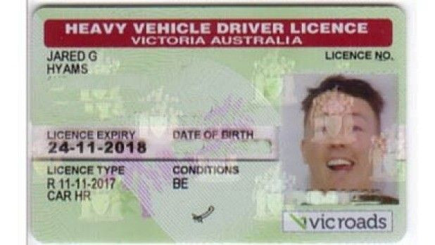 Đi kiện 5 năm trời để được giữ chữ ký có hình … ‘của quý’ Ảnh 2