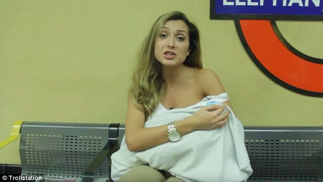 Bất ngờ trước phản ứng của đám đông với người phụ nữ cho con bú trên tàu Ảnh 2