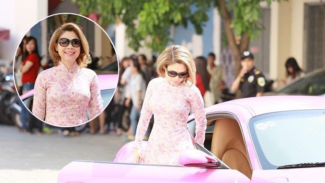 Thanh Thảo gây chú ý khi diện áo dài, siêu xe 'toàn hồng' đi làm MC Ảnh 2