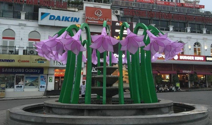 Tranh cãi vì thẩm mỹ lạ lùng của đài phun nước Bờ Hồ Ảnh 2