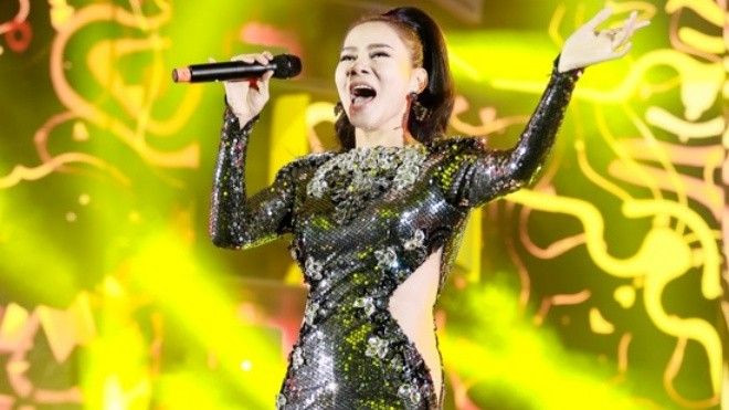 Thu Minh, Hà Hồ áp đảo ca sĩ trẻ trên sân khấu lễ trao giải cuối năm Ảnh 2