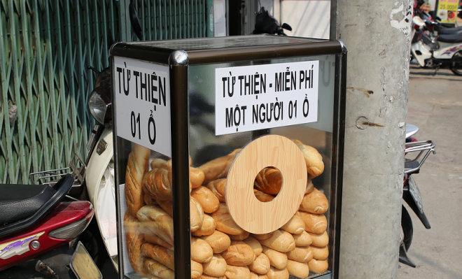 Câu chuyện về người phụ nữ nhân ái và xe bánh mì từ thiện ở Sài Gòn Ảnh 2