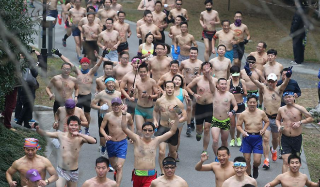 Mát mẻ mặc đồ lót đi chạy bộ ở Trung Quốc Ảnh 2