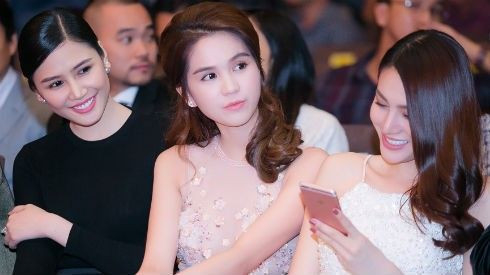 Ngọc Trinh nổi 'bần bật', tiếp tục lấn át nhan sắc đàn em Ảnh 2