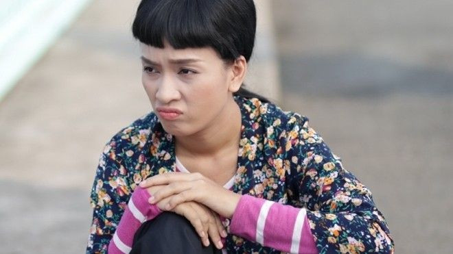 Ái Phương hóa gái quê 'xấu lạ' trong phim đầu tay 'Tía tui là cao thủ' Ảnh 2