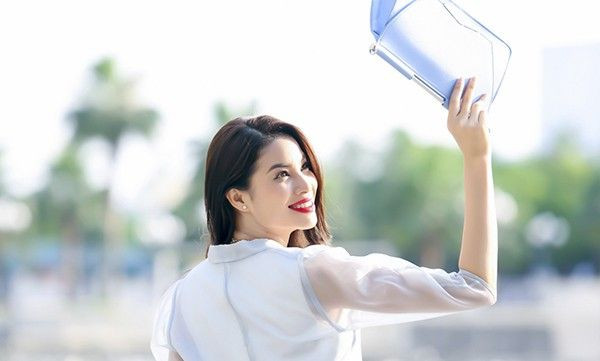 3 kiểu đầm-siêu-kinh-điển không lỗi mốt nhờ Phạm Hương Ảnh 2