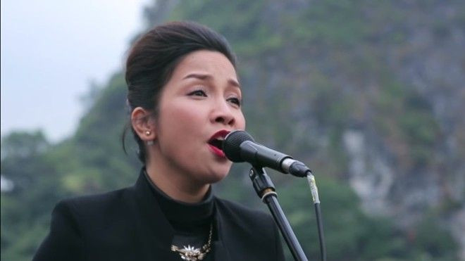 Mỹ Linh ngân nga 'Hợp âm gió' giữa biển trời Hạ Long Ảnh 2