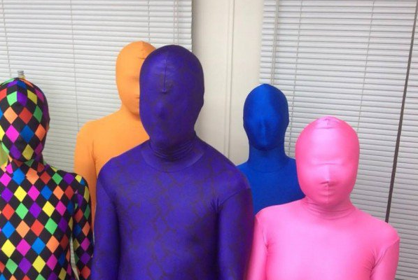 Kỳ quặc mốt trùm đầu kín mít để xả stress ở Nhật Bản Ảnh 2