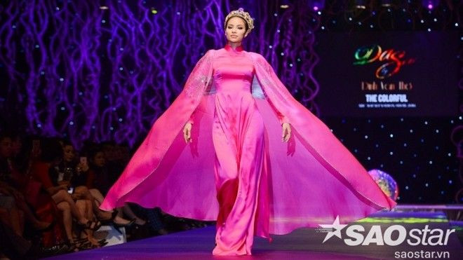 Phạm Hương khoe dáng đẹp hút mắt với áo dài Ảnh 2